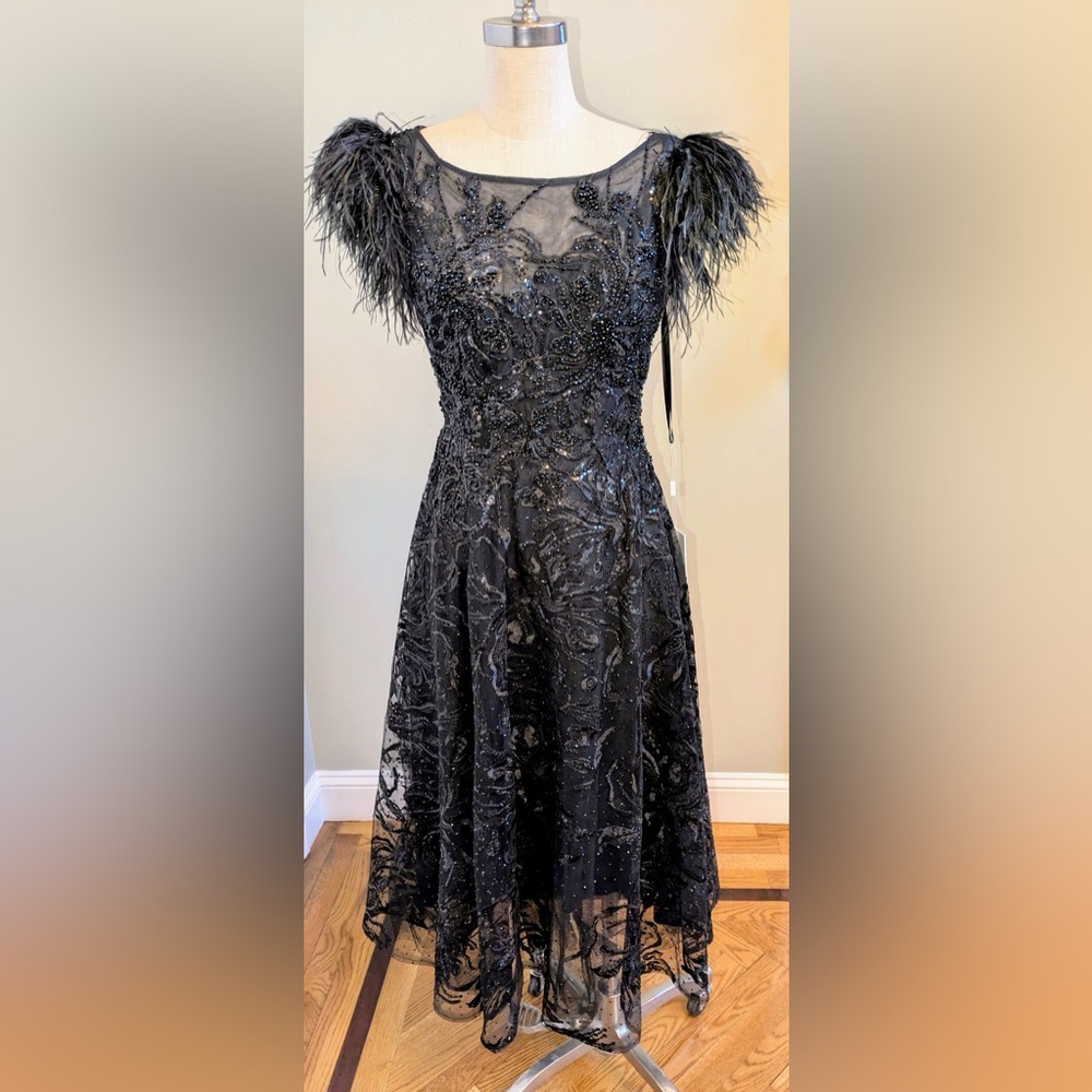 NWT Mac Duggal black Embellished Feather Cap-Sleeve Cocktail Dress size 8